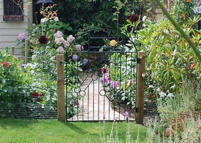 Làm cổng nhà vườn sao cho hợp phong thủy?   