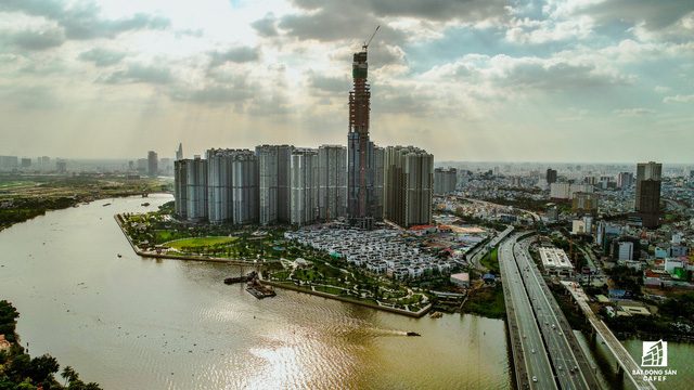 Theo một đại diện CTD, dự kiến trong tháng 2/2018 tòa tháp cao nhất Việt Nam Landmark 81 sẽ được cất nóc, hoàn thành toàn bộ tổ hợp này vào cuối năm 2018. Đây được xem là dự án đẹp nhất ngay trung tâm và trở thành một biểu tượng mới, một điểm đến mới của TP.HCM. 